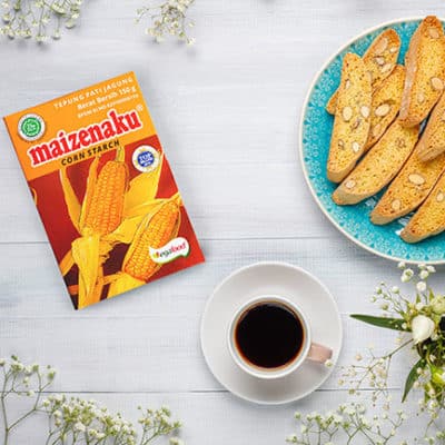 harga tepung maizena - gambar tepung maizenaku, secangkir kopi, dan camilan