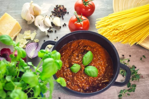 saus bolognese dengan menggunakan kaldu sapi