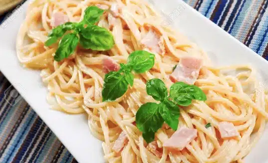 spaghetti dengan daun basil